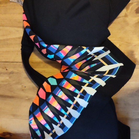 Summer Sale 🌼 Pink bikini top new w/out tag - Picture 3 of 6